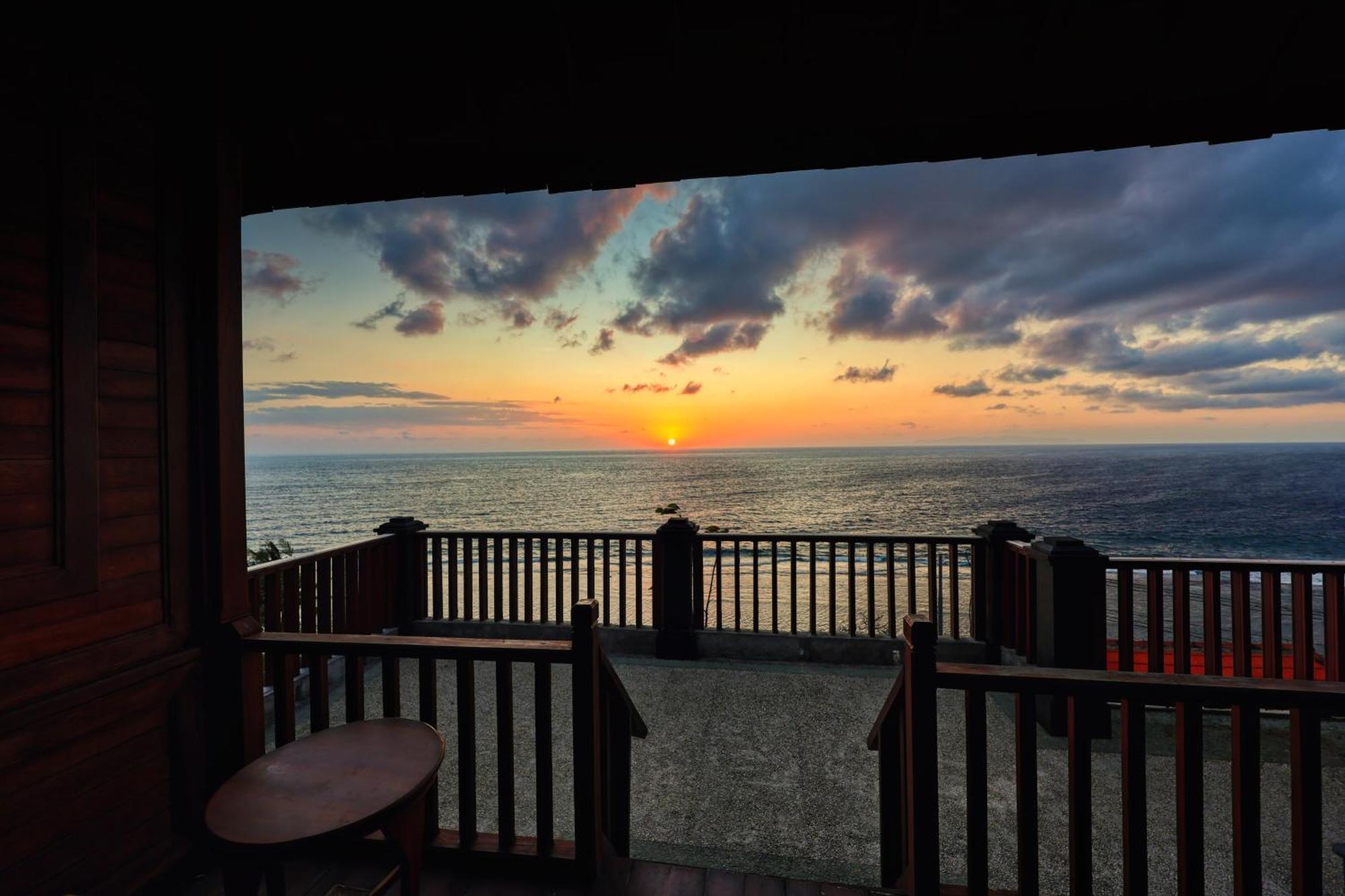 Manta Cottage Seaview Plus Batununggul Exterior photo