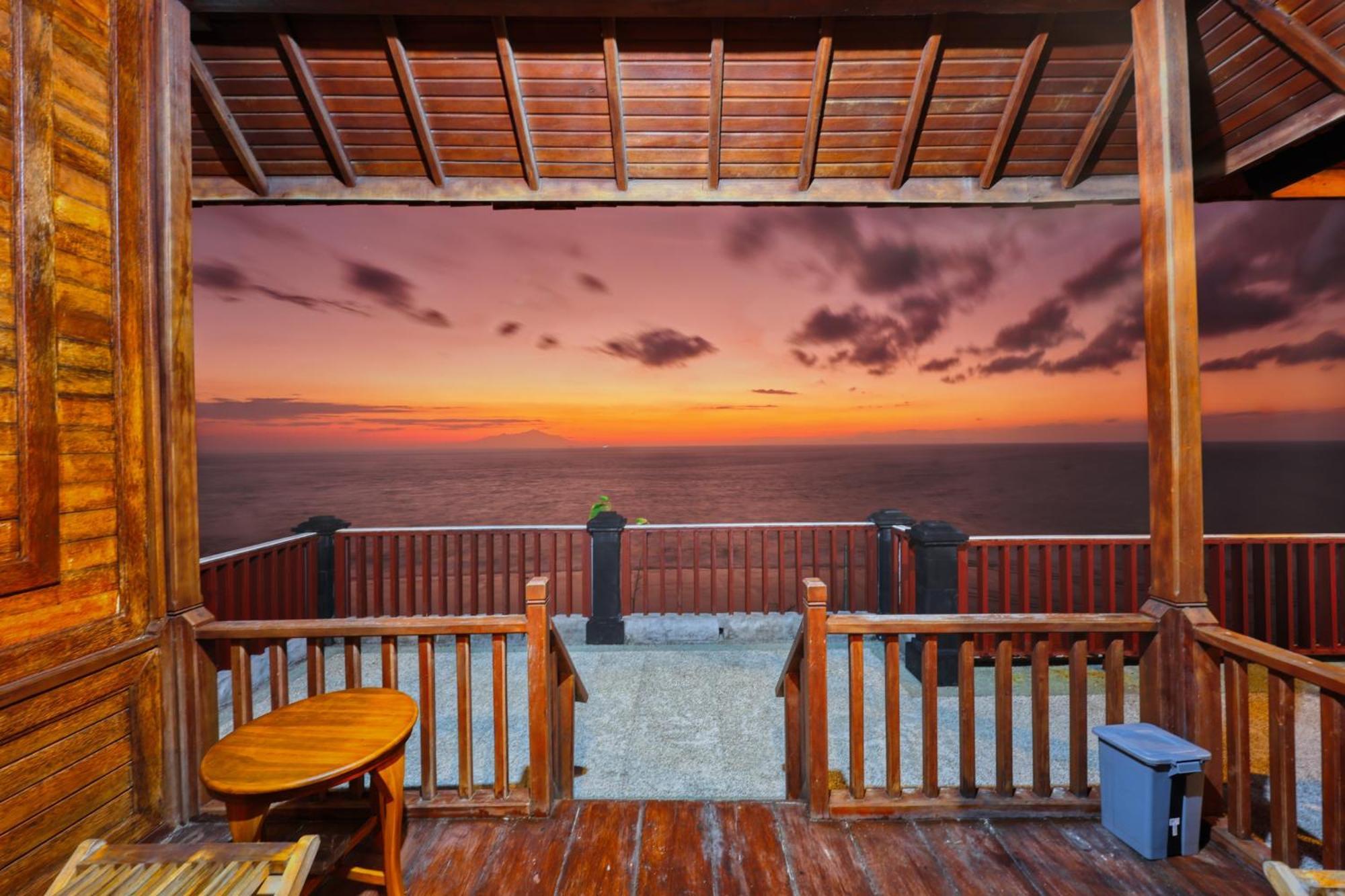Manta Cottage Seaview Plus Batununggul Exterior photo