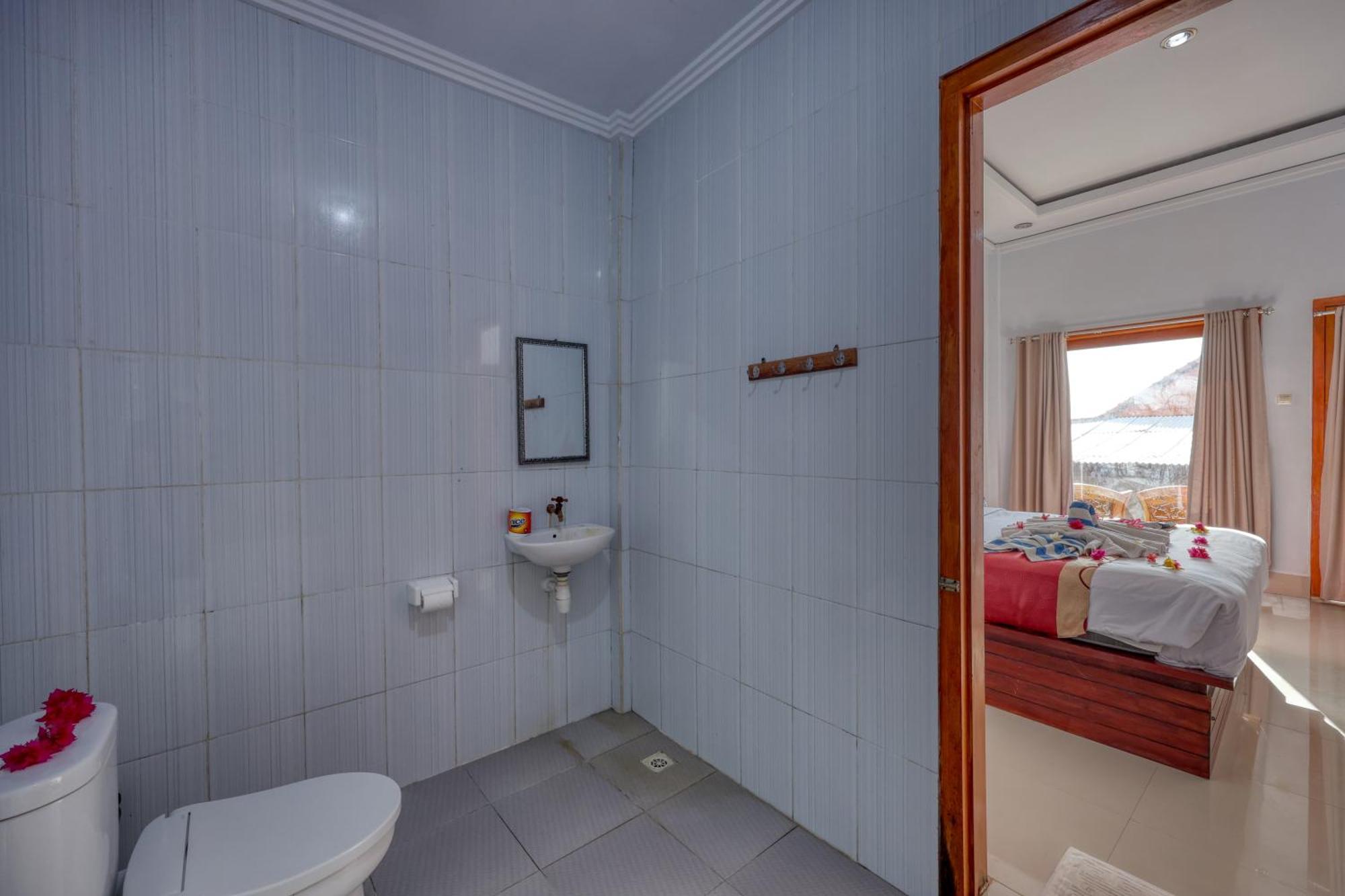 Manta Cottage Seaview Plus Batununggul Exterior photo