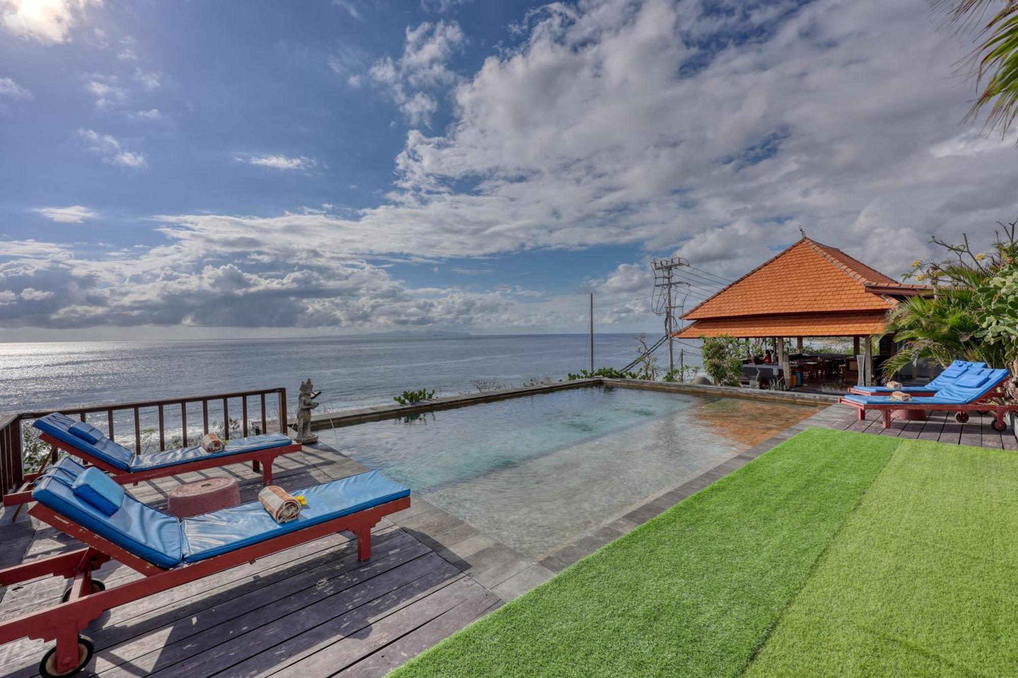 Manta Cottage Seaview Plus Batununggul Exterior photo